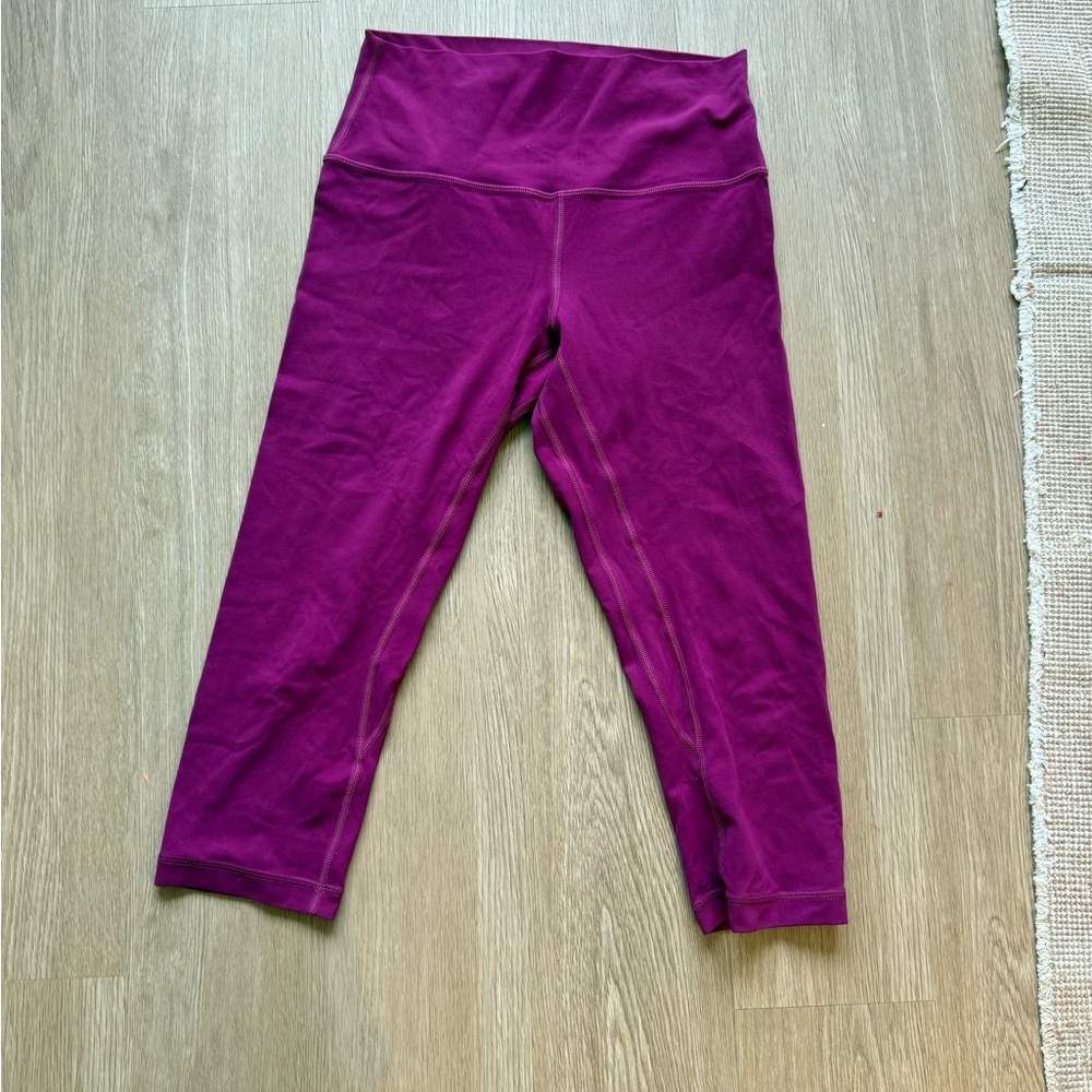 Lululemon Athletica Women's Magenta Capri Leggings